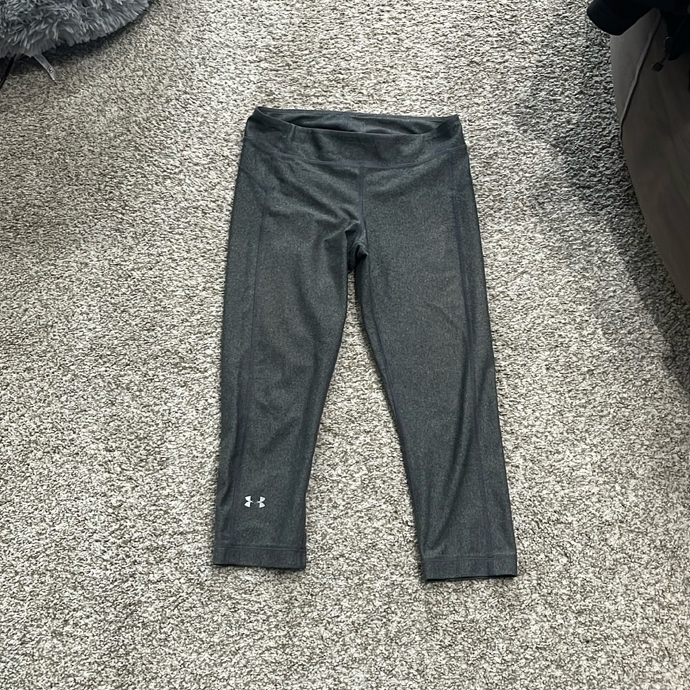 Grey under armor cropped leggings